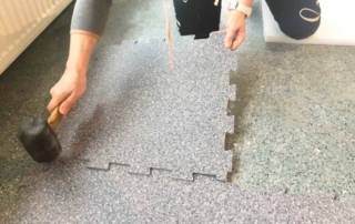 Decolock easy to assemble plastic tile