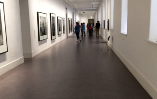 Resistant vinyl tiles for museum exhibition - Decosquare