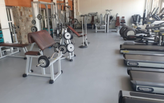 Gymnasium with paviplay Modulfix sports floor tiles