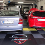 Modulfix car workshop floor with logo