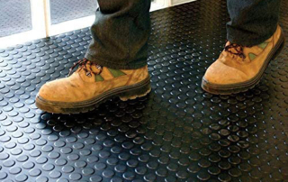 Rubber flooring with Suprastud® pads