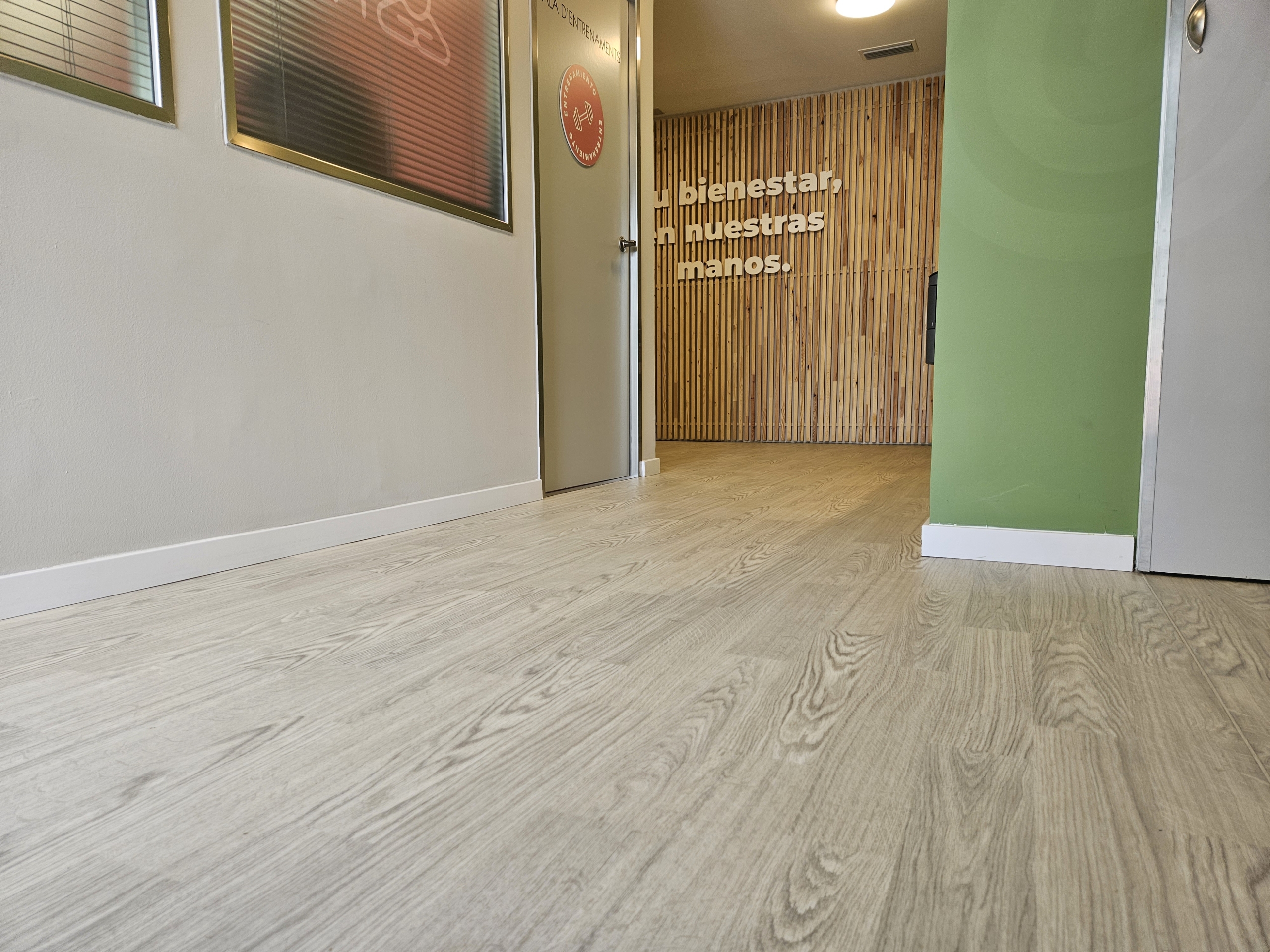 revestimiento antihumedad pasillo damp-proof coating corridor