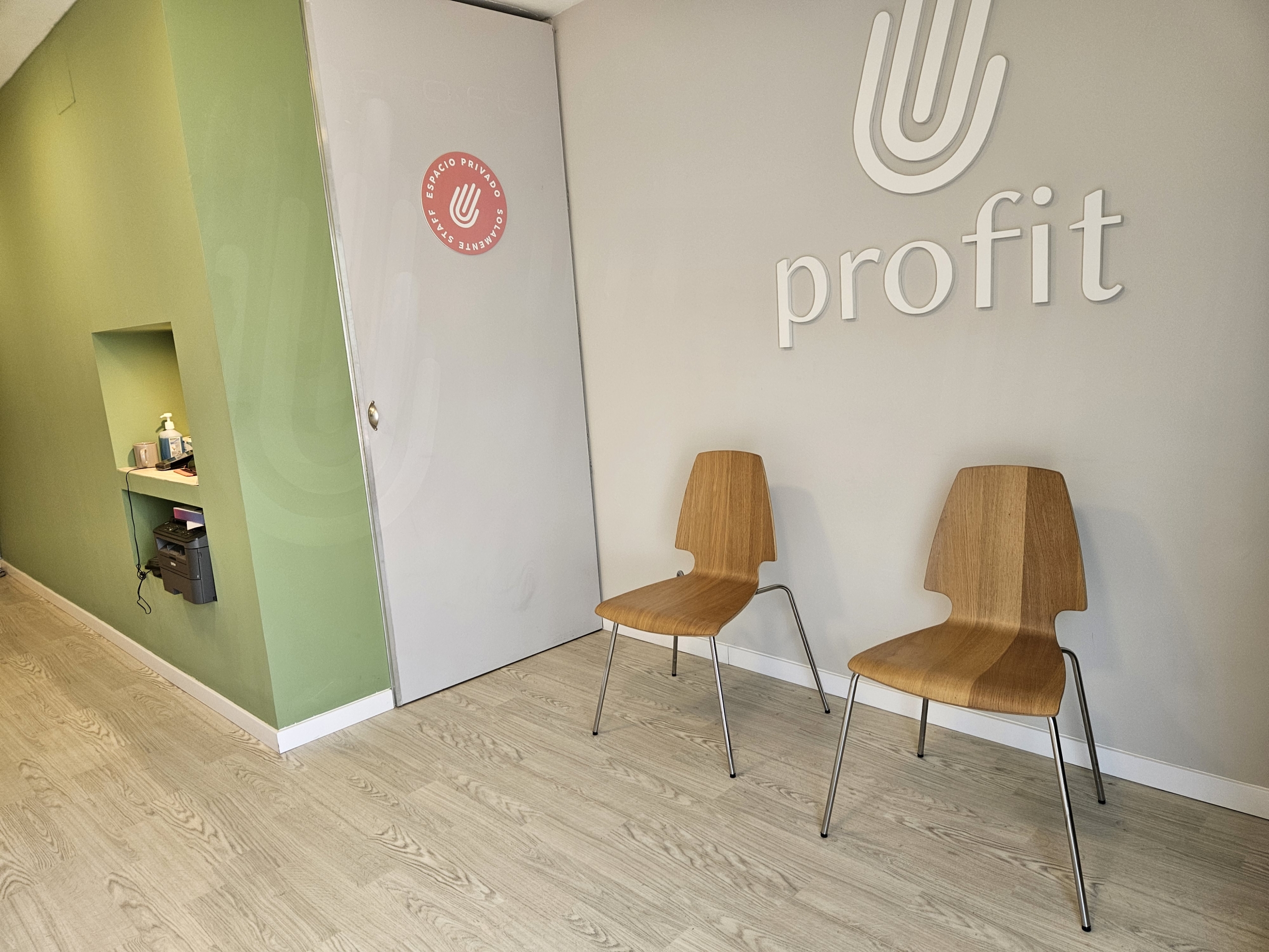 suelo antihumedad para negocio waiting room floor covering