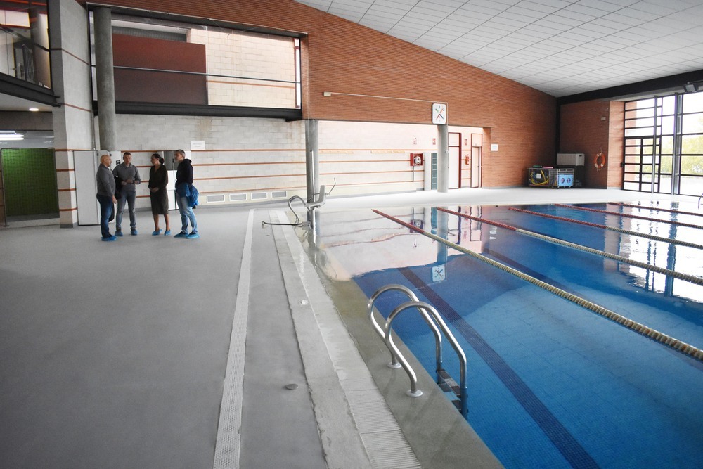 piscina interior suelo resistente a deslizamiento