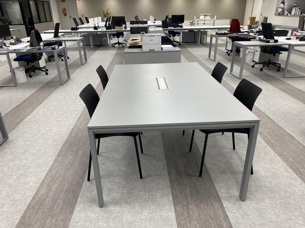 mesa de reunión de una oficina