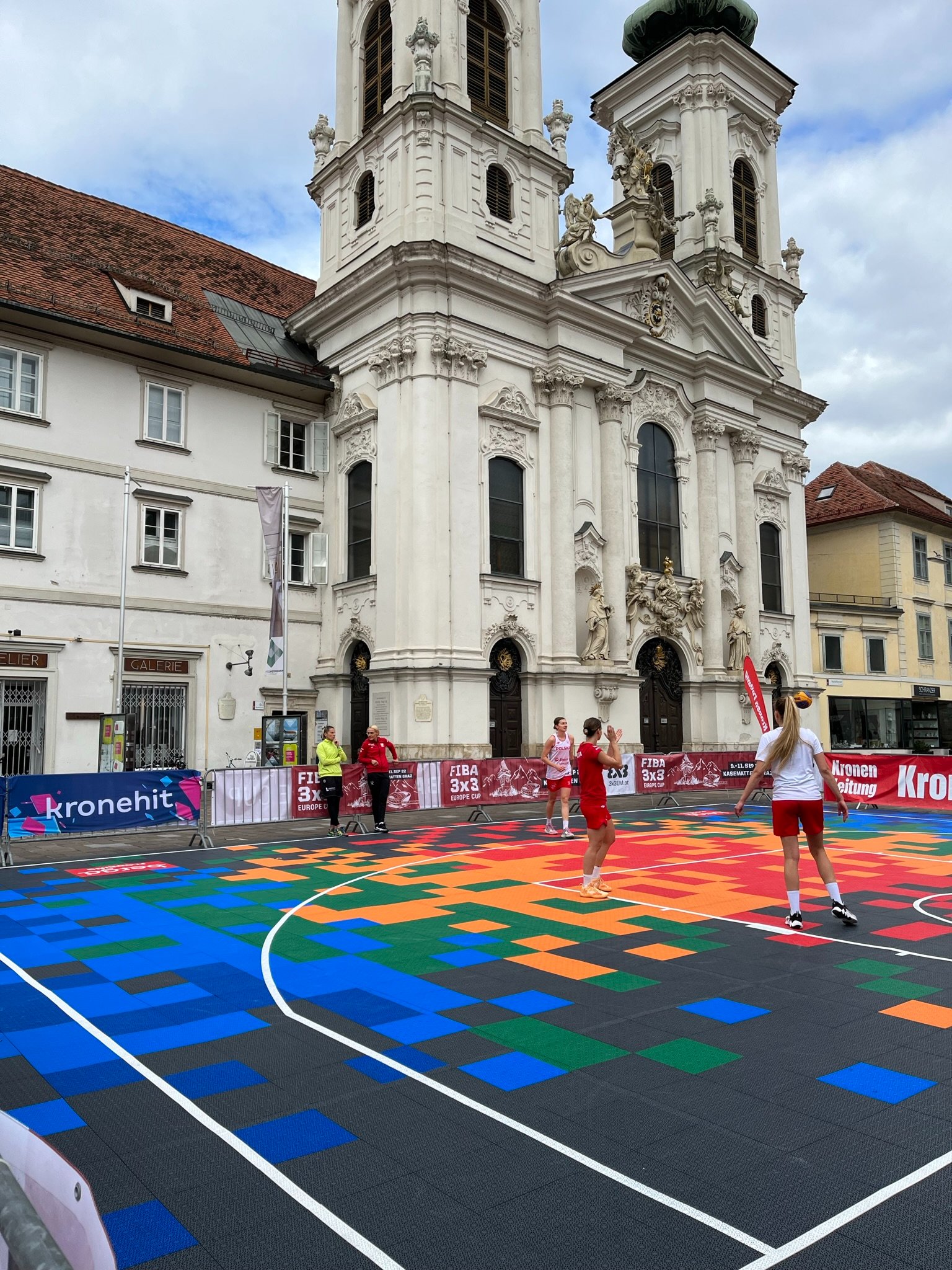 cancha de baloncesto descubierta